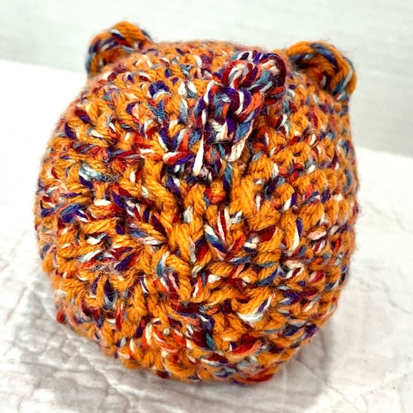 Handmade crochet cat loaf - Picture 4 of 5